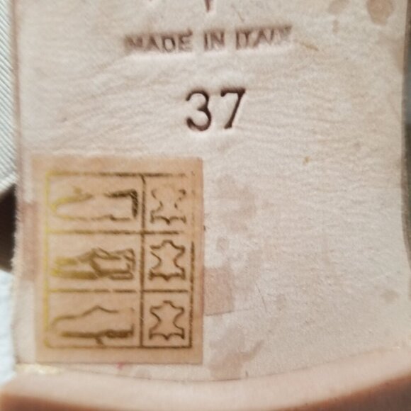 Le babe flat sandals gold sling with rubber strap US 6.5, EU 37 - Picture 6 of 6